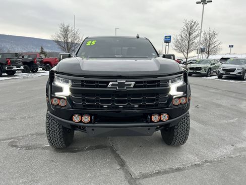 Used 2025 Chevrolet Silverado 1500 LTZ image 2