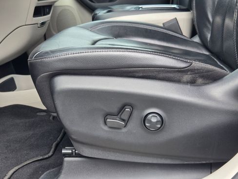 Used 2022 Chrysler Pacifica Touring-L FWD image 23