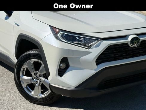Used 2021 Toyota RAV4 XLE Premium AWD/4WD image 5