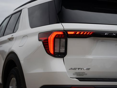 New 2026 Ford Explorer Active w/ Active Comfort Package image 9