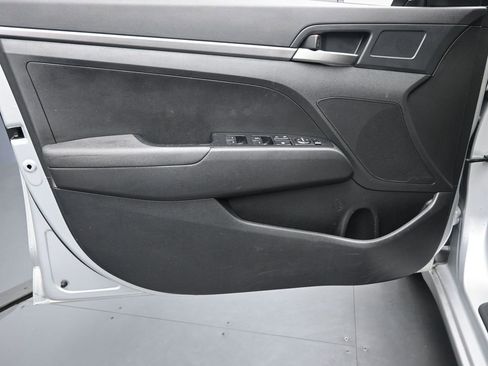 Used 2018 Hyundai Elantra SE w/ Cargo Package image 18