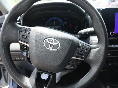 Used 2025 Toyota Camry LE FWD image 10
