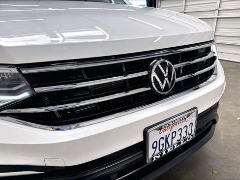 Used 2023 Volkswagen Tiguan SE FWD image 33