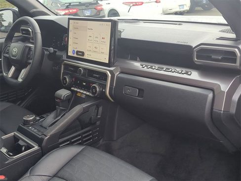 Used 2024 Toyota Tacoma TRD Off-Road image 32