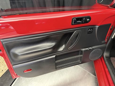 Used 2008 Volkswagen Beetle S image 17