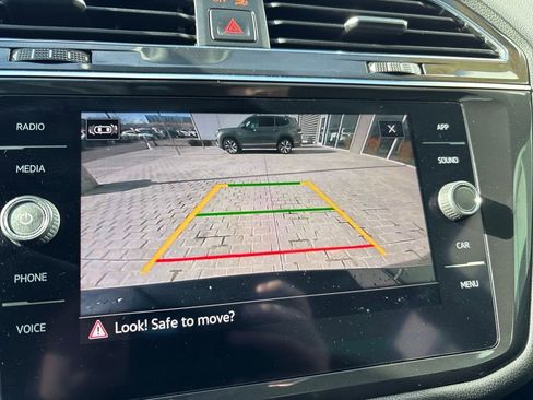 Used 2022 Volkswagen Tiguan SE image 19