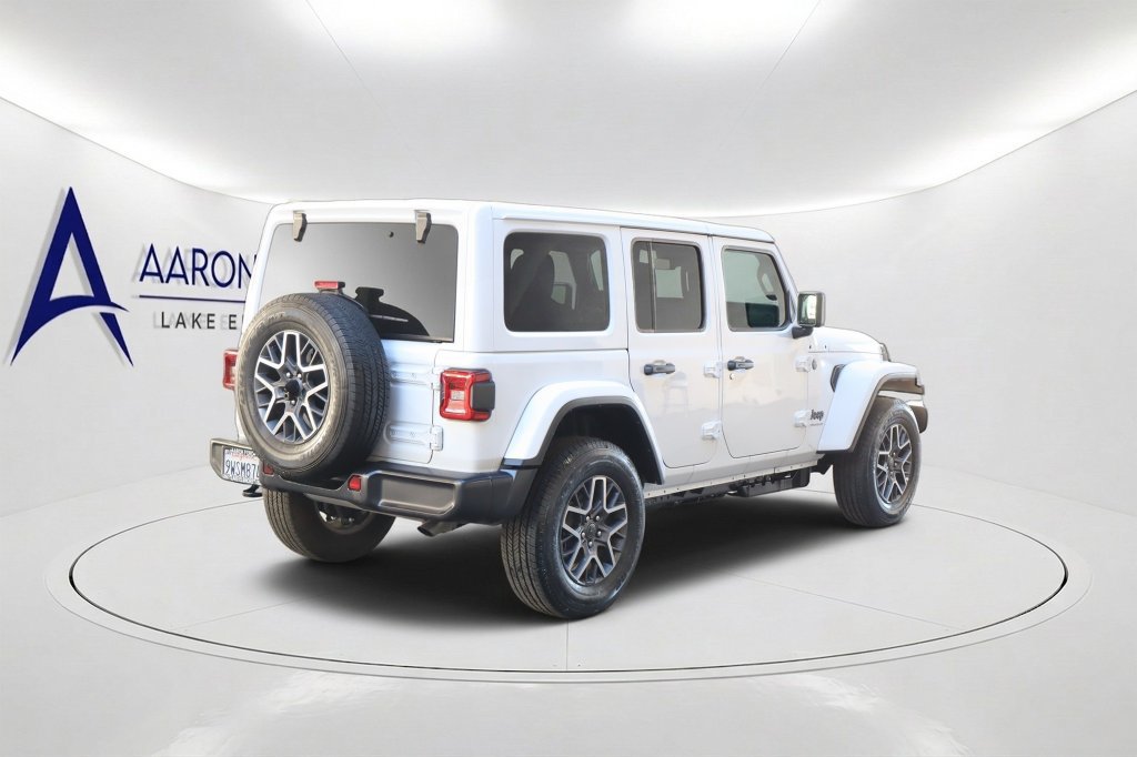 Used 2026 Jeep Wrangler Unlimited Sahara AWD/4WD image 4