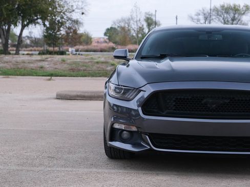 Used 2017 Ford Mustang GT image 4