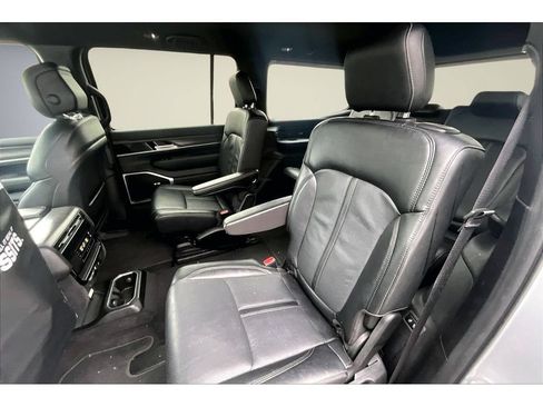 Used 2024 Jeep Wagoneer Series III AWD/4WD image 25