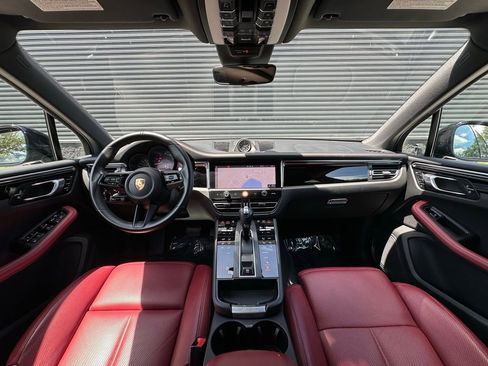 Certified 2023 Porsche Macan image 6