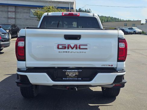 Used 2023 GMC Canyon AT4 w/ AT4 Premium Package AWD/4WD image 4
