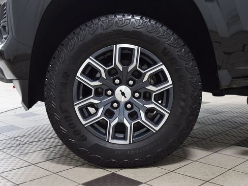 Used 2024 Chevrolet Colorado Z71 w/ Z71 Convenience Package 2 AWD/4WD image 29
