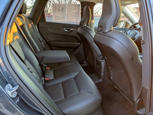 Certified 2025 Volvo XC60 T8 Plus w/ Protection Package Premier image 25