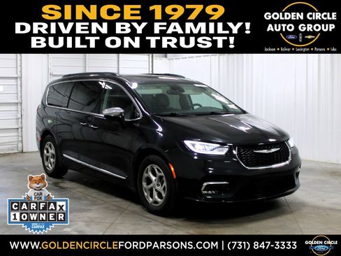 Used 2023 Chrysler Pacifica Limited FWD image 1