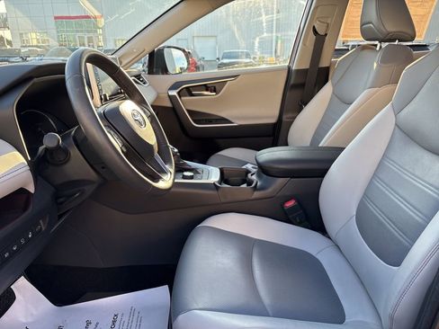 Used 2021 Toyota RAV4 Limited image 18