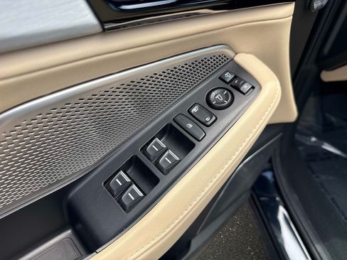 Used 2023 Acura MDX FWD w/ Technology Package image 18