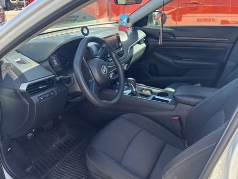 Used 2024 Nissan Altima 2.5 S image 8