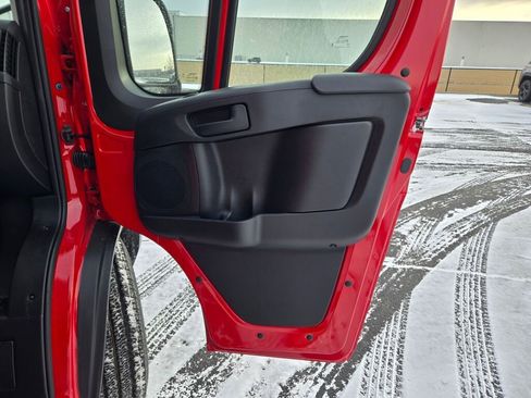 New 2025 RAM ProMaster 2500 w/ Quick Order Package 22G SLT image 4
