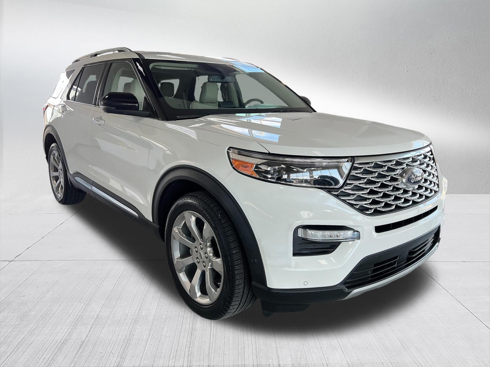 Used 2020 Ford Explorer Platinum w/ Premium Technology Package AWD/4WD image 3
