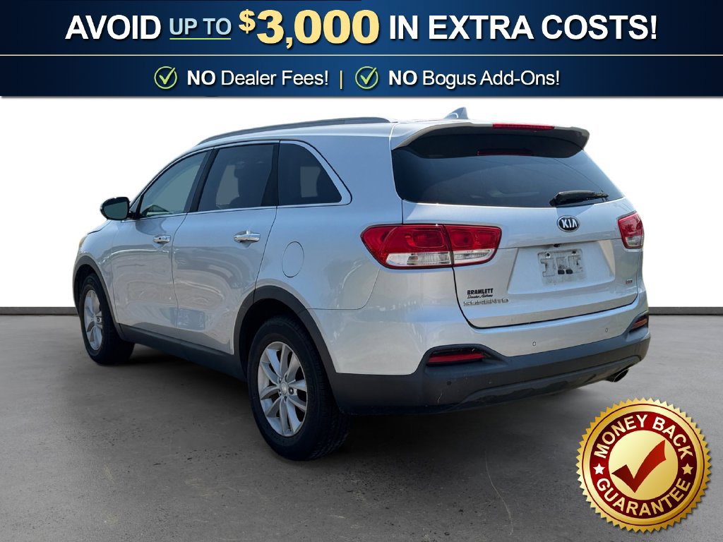 Used 2017 Kia Sorento FWD w/ LX Convenience Package image 4