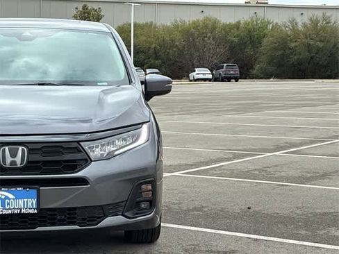 Certified 2026 Honda Odyssey Touring image 18