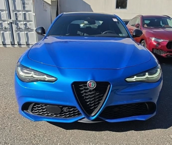 Used 2024 Alfa Romeo Giulia AWD image 21