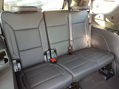 Used 2025 GMC Yukon Denali w/ Advanced Technology Package AWD/4WD image 26