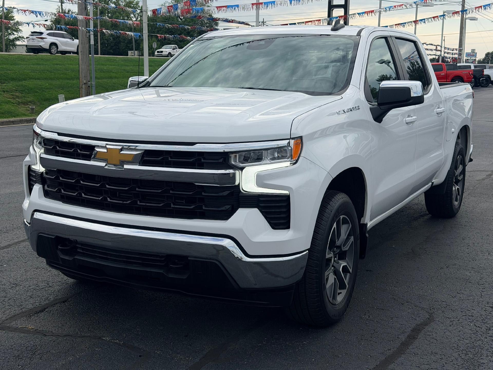 Used 2023 Chevrolet Silverado 1500 LT AWD/4WD image 1