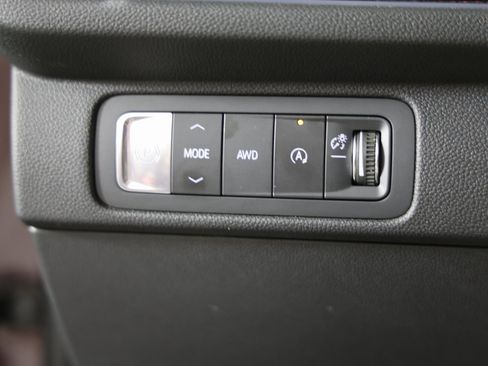 Used 2024 Chevrolet Traverse Z71 image 30