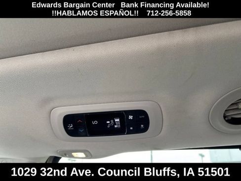 Used 2020 Chrysler Pacifica Limited w/ Tire & Wheel Group FWD image 14
