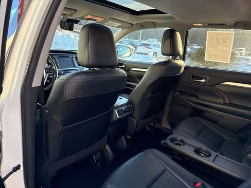 Used 2018 Toyota Highlander XLE image 28