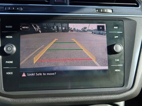 Used 2018 Volkswagen Tiguan SE image 14