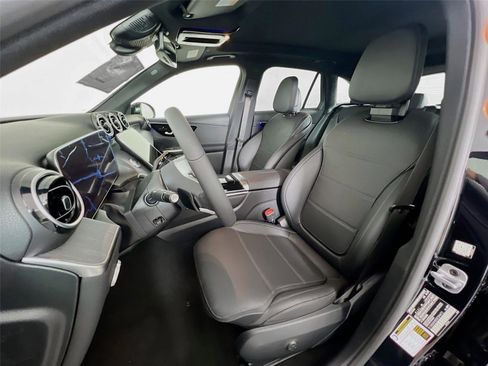 Certified 2025 Mercedes-Benz GLC 300 4MATIC image 17