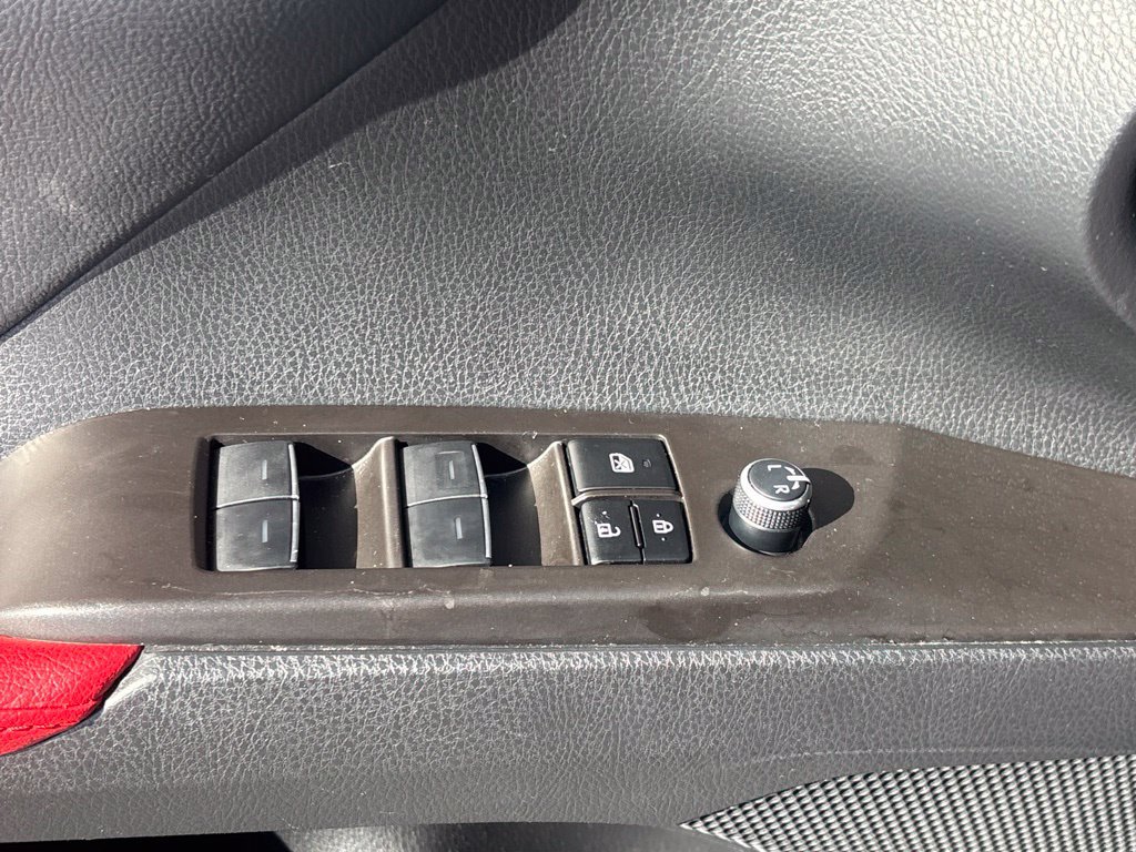 Used 2023 Toyota Camry XSE FWD image 8