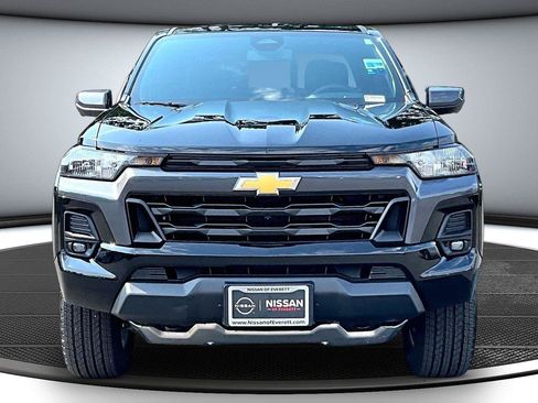 Used 2023 Chevrolet Colorado LT w/ LT Convenience Package II AWD/4WD image 3