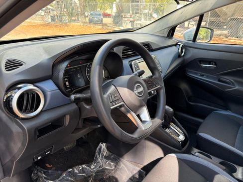 Used 2025 Nissan Versa SV image 30