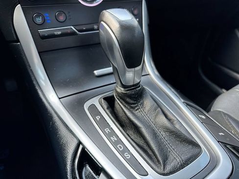 Used 2018 Ford Edge Titanium w/ Equipment Group 302A AWD/4WD image 16