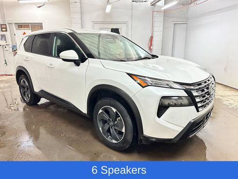 Used 2024 Nissan Rogue SV AWD/4WD image 2