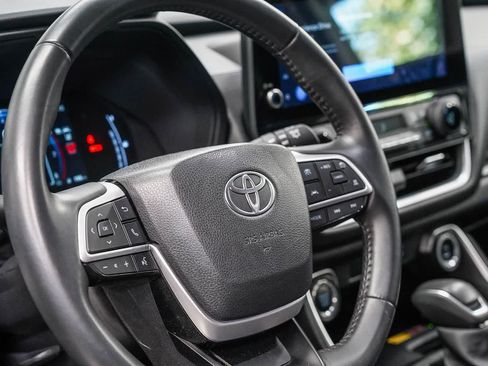 Used 2025 Toyota Grand Highlander AWD image 20