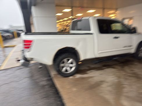 Used 2009 Nissan Titan XE AWD/4WD image 5