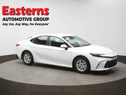 Used 2025 Toyota Camry LE image 47