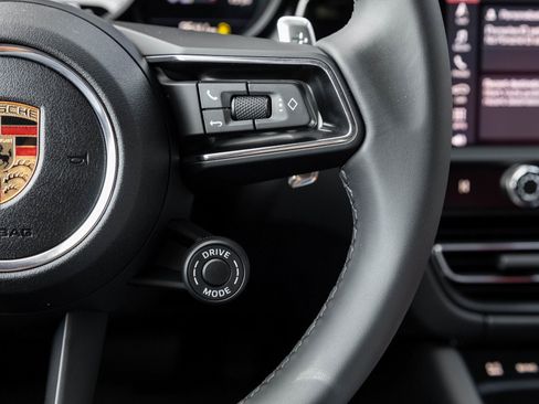 Certified 2025 Porsche Macan S image 16