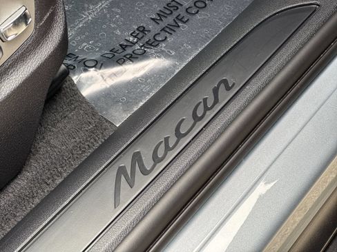Used 2026 Porsche Macan AWD/4WD image 34