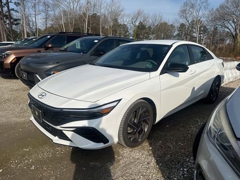 Used 2025 Hyundai Elantra Sport image 6