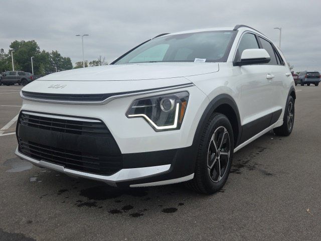 Used 2024 Kia Niro LX FWD image 2
