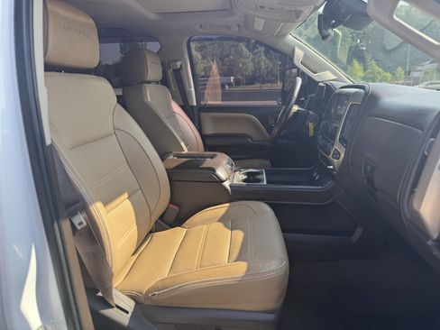 Used 2017 GMC Sierra 3500 Denali w/ Duramax Plus Package RWD image 17