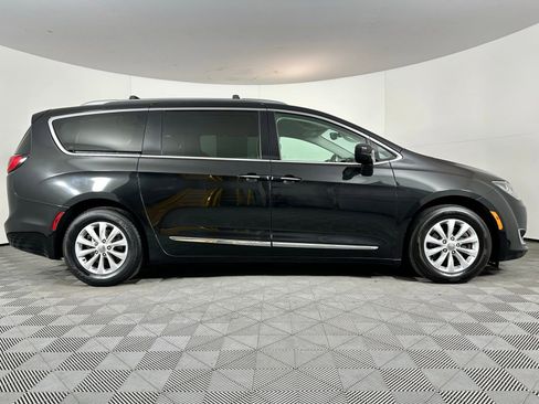 Used 2018 Chrysler Pacifica Touring-L w/ Premium Audio Group image 29