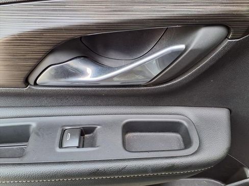 Used 2024 GMC Terrain SLT image 17