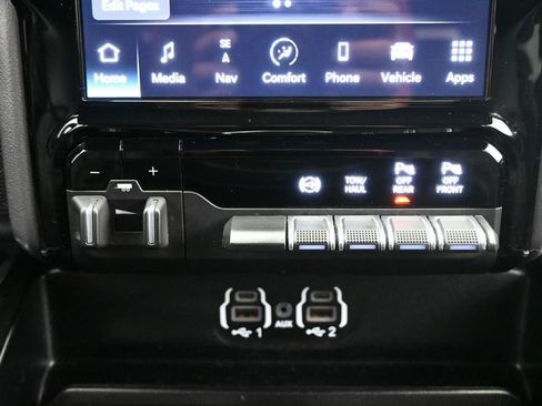 Used 2024 RAM 2500 Big Horn w/ Night Edition AWD/4WD image 19