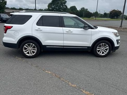 Used 2017 Ford Explorer XLT FWD image 6